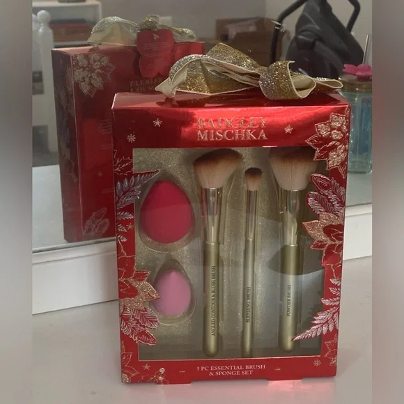 Badgley Mischka Gold Makeup Brush and Sponge Set - Picture 1 of 3